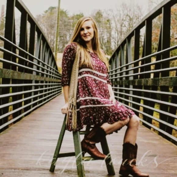 Meet your Posher, Amelia - Picture 5 of 8